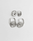 Pendientes aro festoneados en tono suave – imagen 4