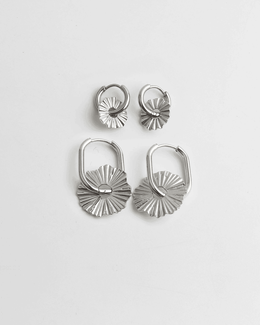 Pendientes aro festoneados en tono suave – imagen 4