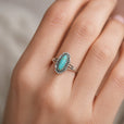 Anillo ovalado lustroso de turquesa – imagen 2