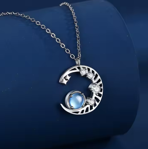 Collar celestial de piedra lunar en forma de media luna