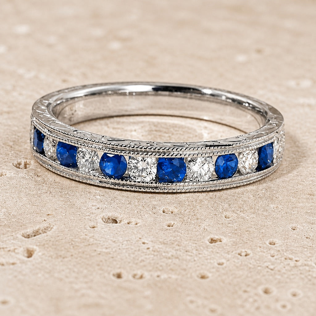 Anillo minimalista de plata con circonita azul
