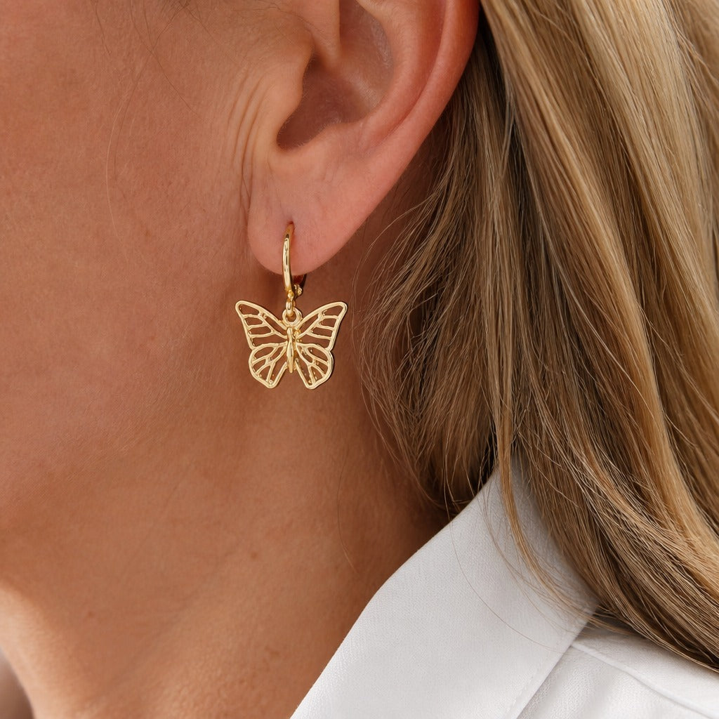 Pendientes minimalistas de mariposa calados