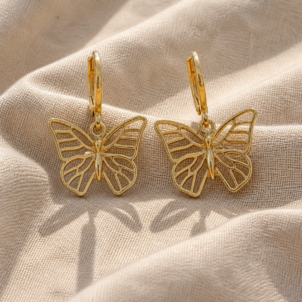 Pendientes minimalistas de mariposa calados – imagen 2