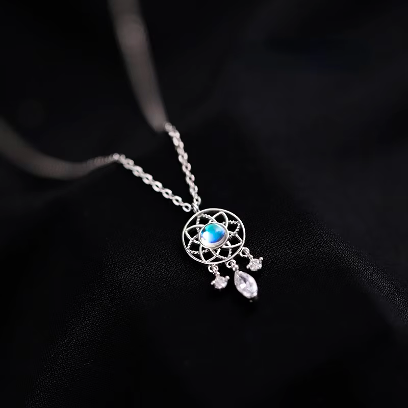 Collar con colgante dreamcatcher de plata y piedra lunar