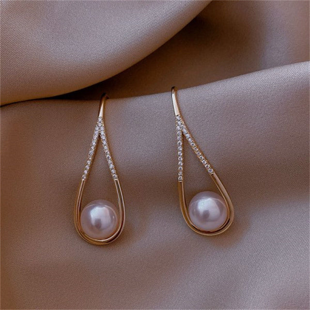 Pendientes clásicos de perla en gota