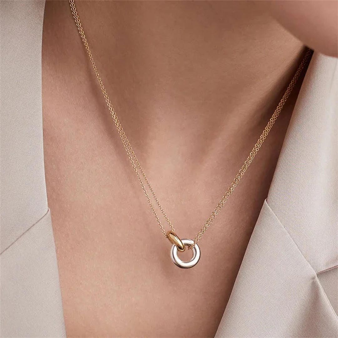 Collar deslumbrante con detalle de anillo – imagen 4