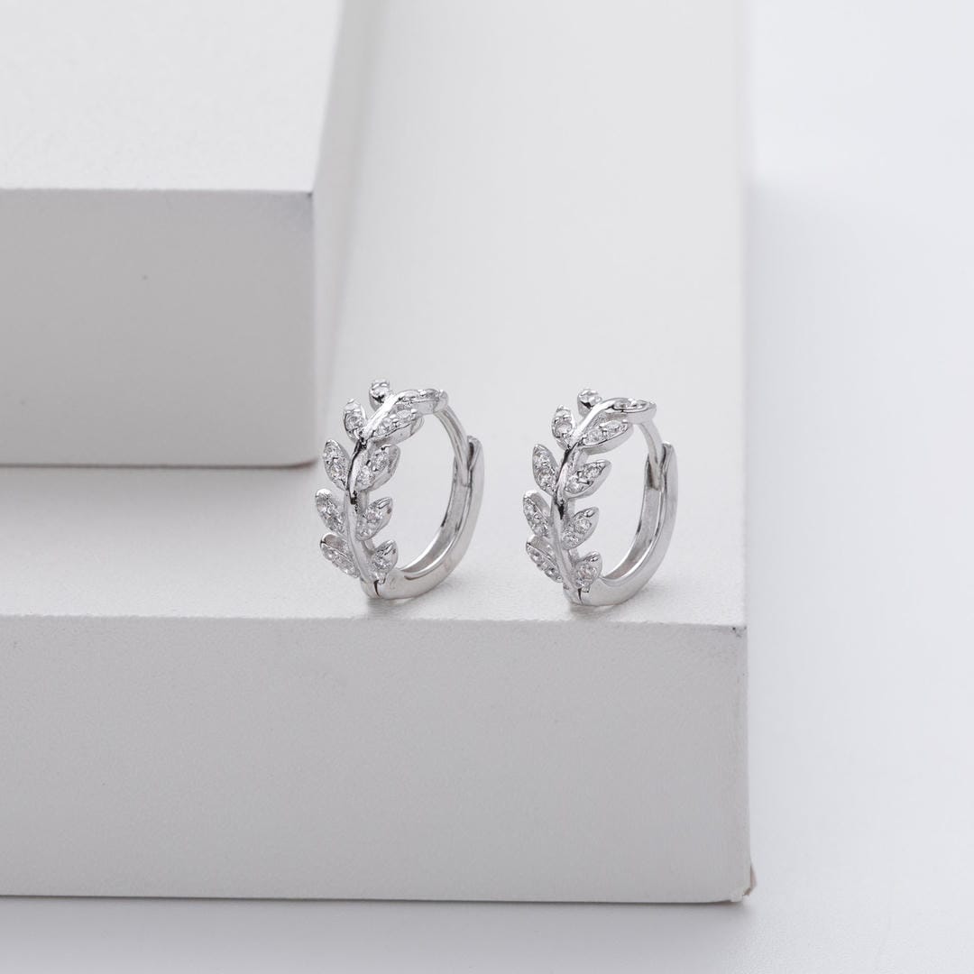 Pendientes de aro de plata con hoja – imagen 2