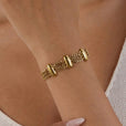 Pulsera elegante de cadena dorada en capas – imagen 5