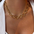 Collar de cadena dorada audaz y atemporal – imagen 5