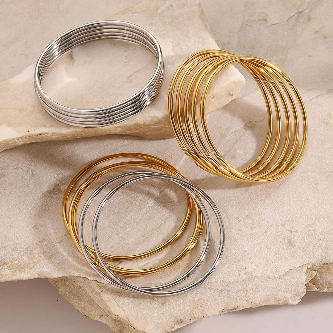 Conjunto de brazaletes dorados apilables y deslumbrantes — Carmen, Lucía & Rocío