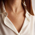 Collar vintage dorado con inicial – imagen 4