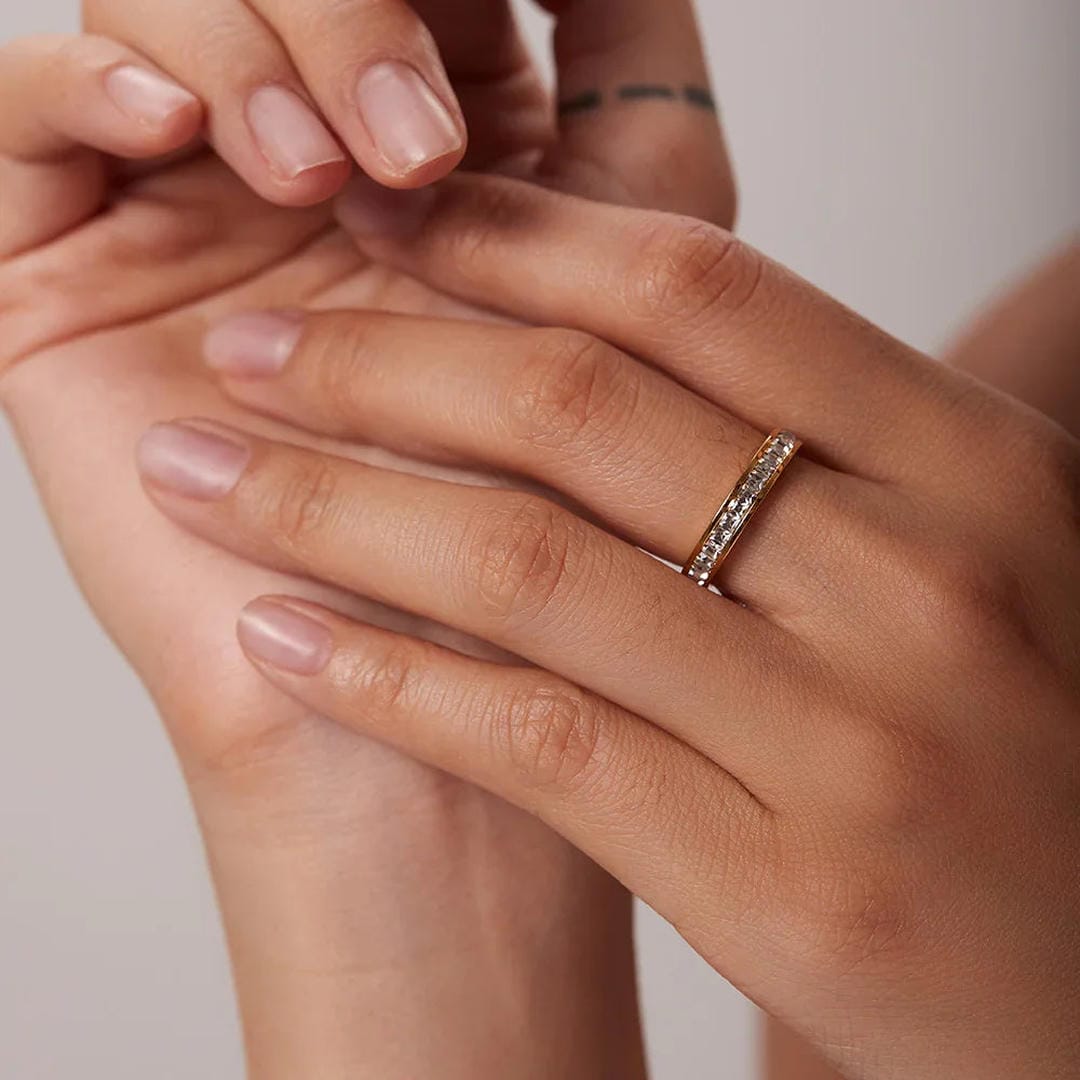 Anillo dorado Amelia deslumbrante – imagen 4