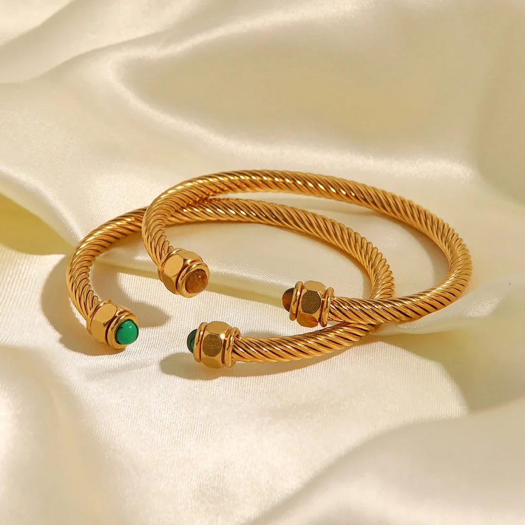 Brazalete dorado con gemas – imagen 9