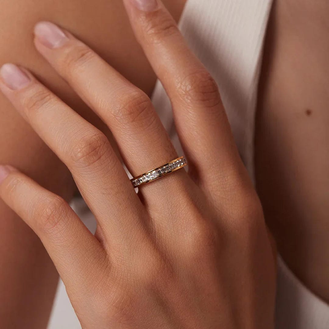 Anillo dorado Amelia deslumbrante – imagen 3