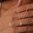 Collar vintage dorado con inicial – imagen 2