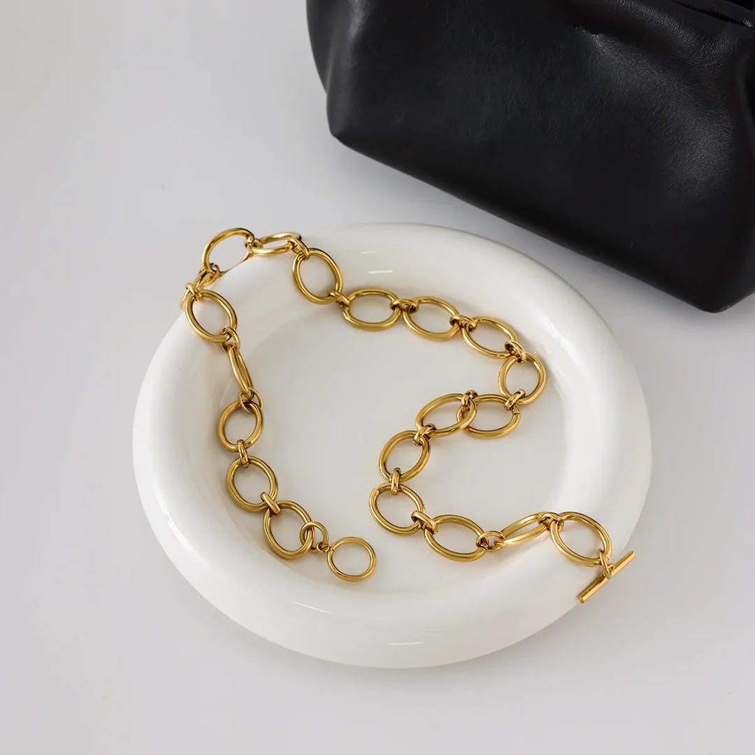Collar de cadena dorada audaz y atemporal – imagen 2