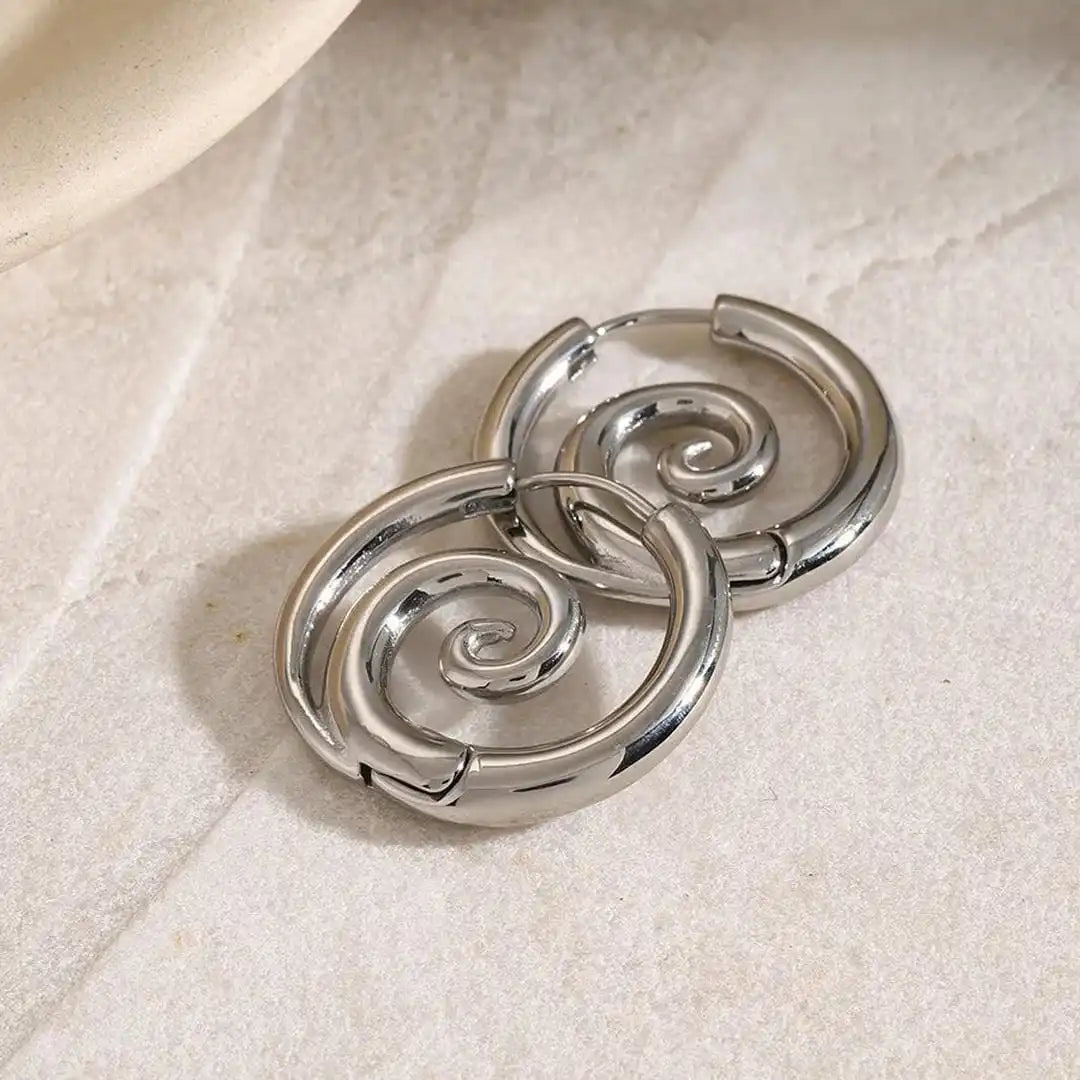 Pendientes espiral dorados atemporales – imagen 4