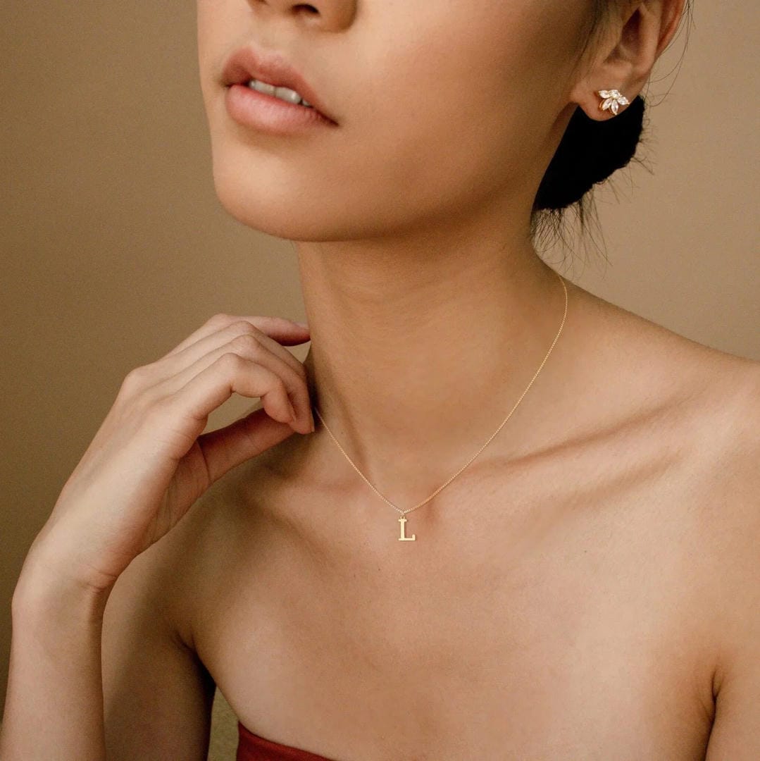 Collar vintage dorado con inicial – imagen 5