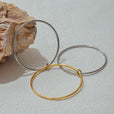 Pulsera apilable bicolor atemporal – imagen 4