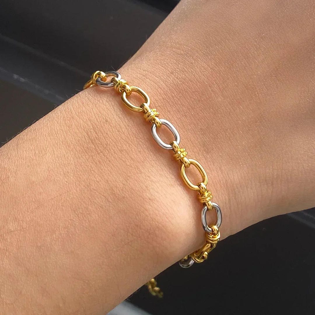 Pulsera dorada bicolor elegante – imagen 4