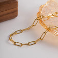Collar atemporal de cadena de eslabones tipo clip en oro – imagen 2