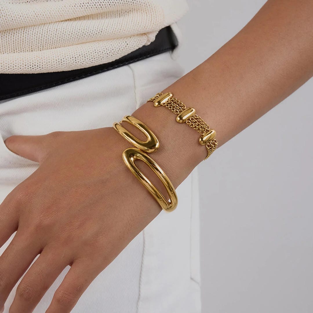 Pulsera elegante de cadena dorada en capas – imagen 4