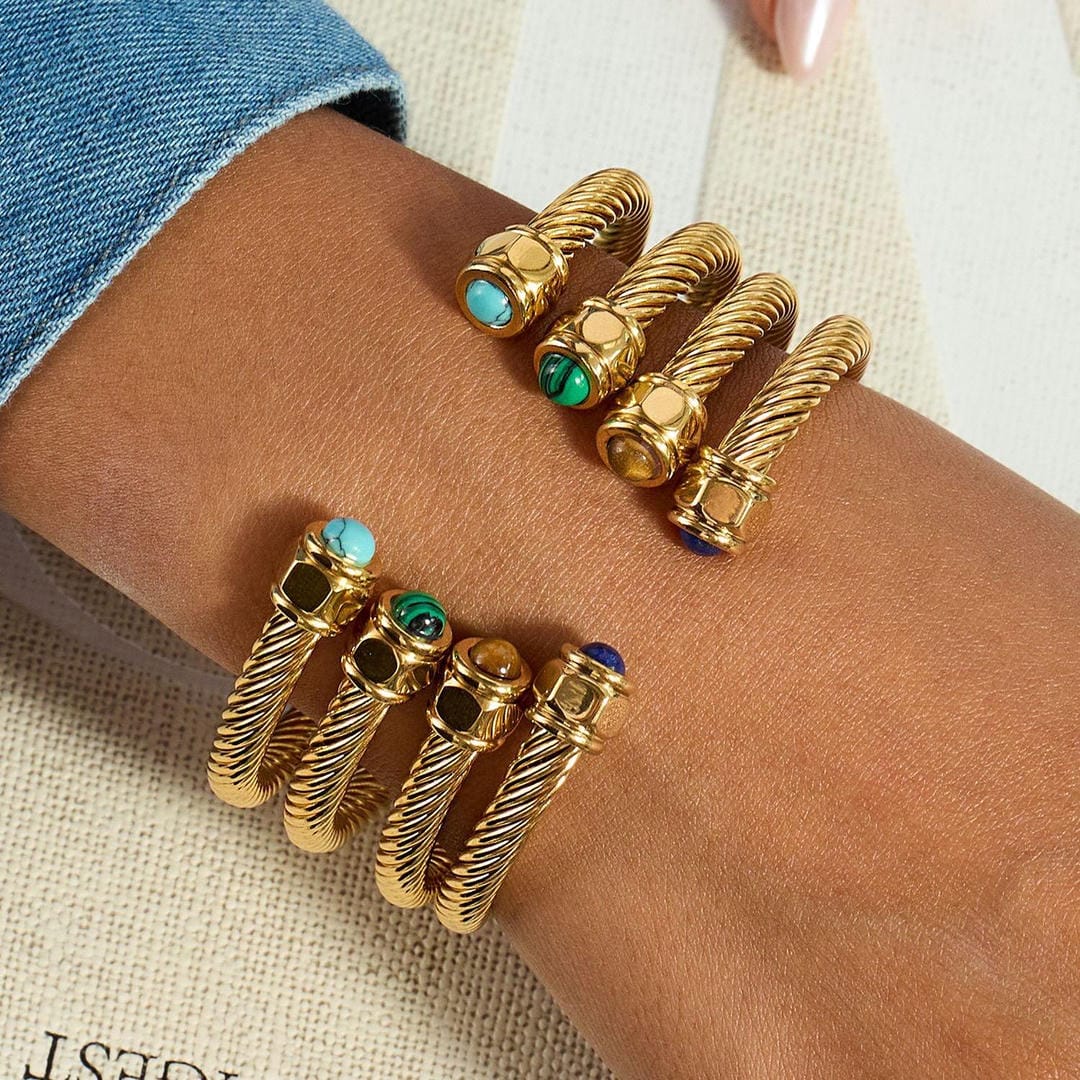 Brazalete dorado con gemas – imagen 15
