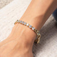 Pulsera moderna dorada de eslabones con cristales – imagen 2