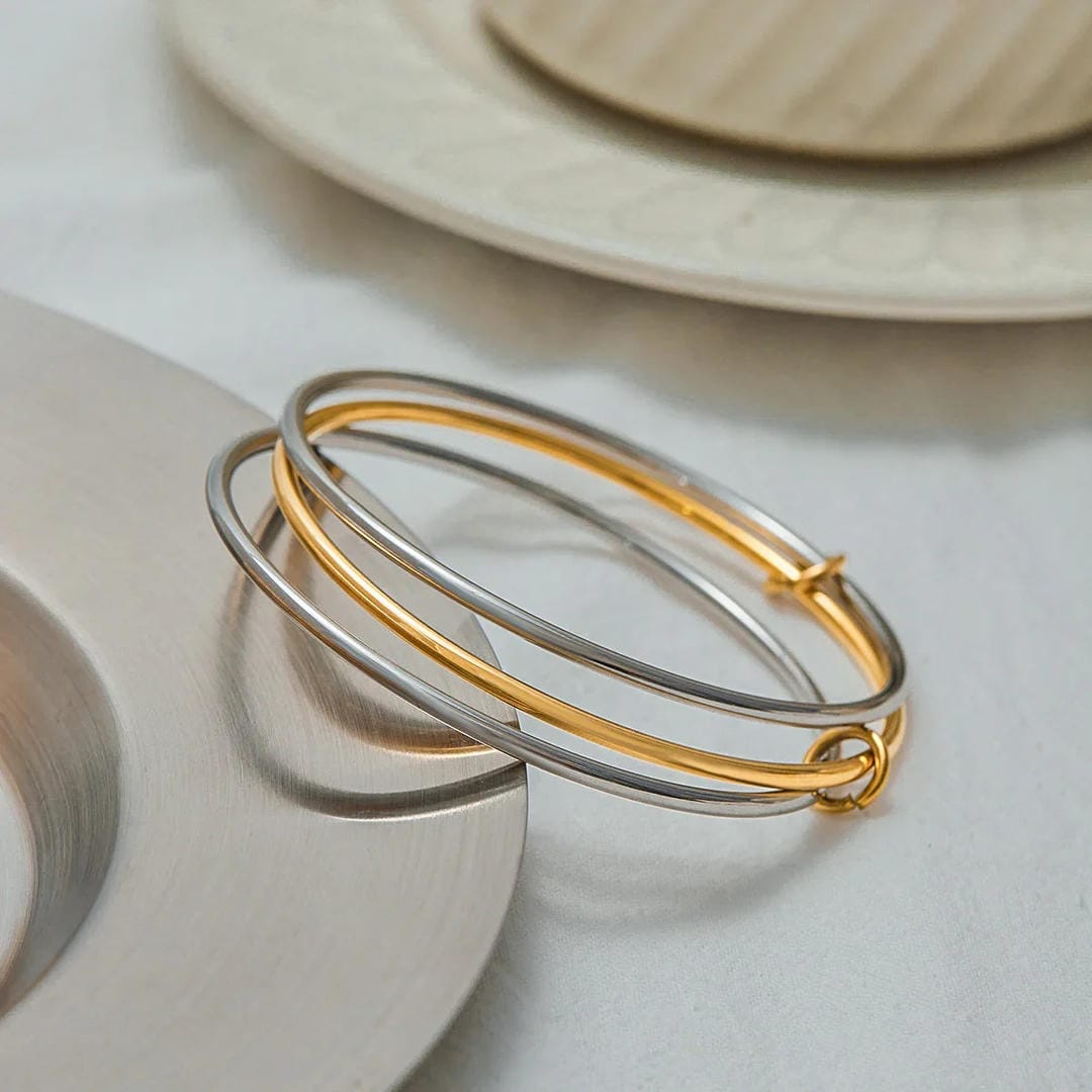 Pulsera apilable bicolor atemporal – imagen 3