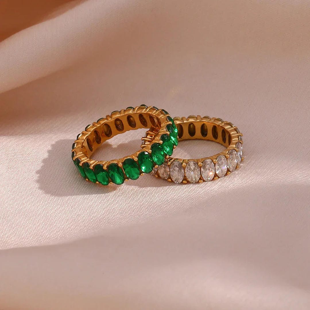 Anillo dorado con simulantes de cristal – imagen 5