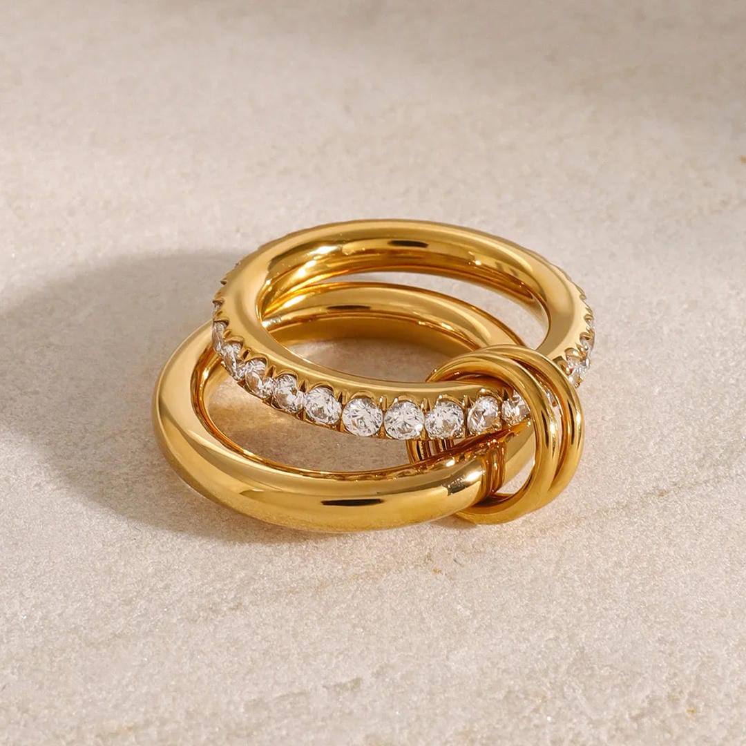 Anillo Alison multicapa de cristales deslumbrante