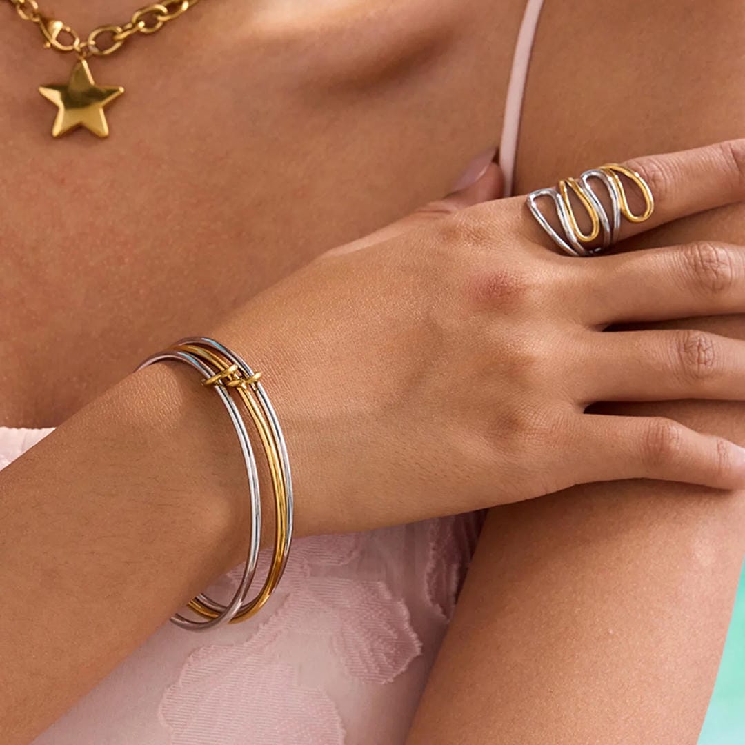 Pulsera apilable bicolor atemporal – imagen 6