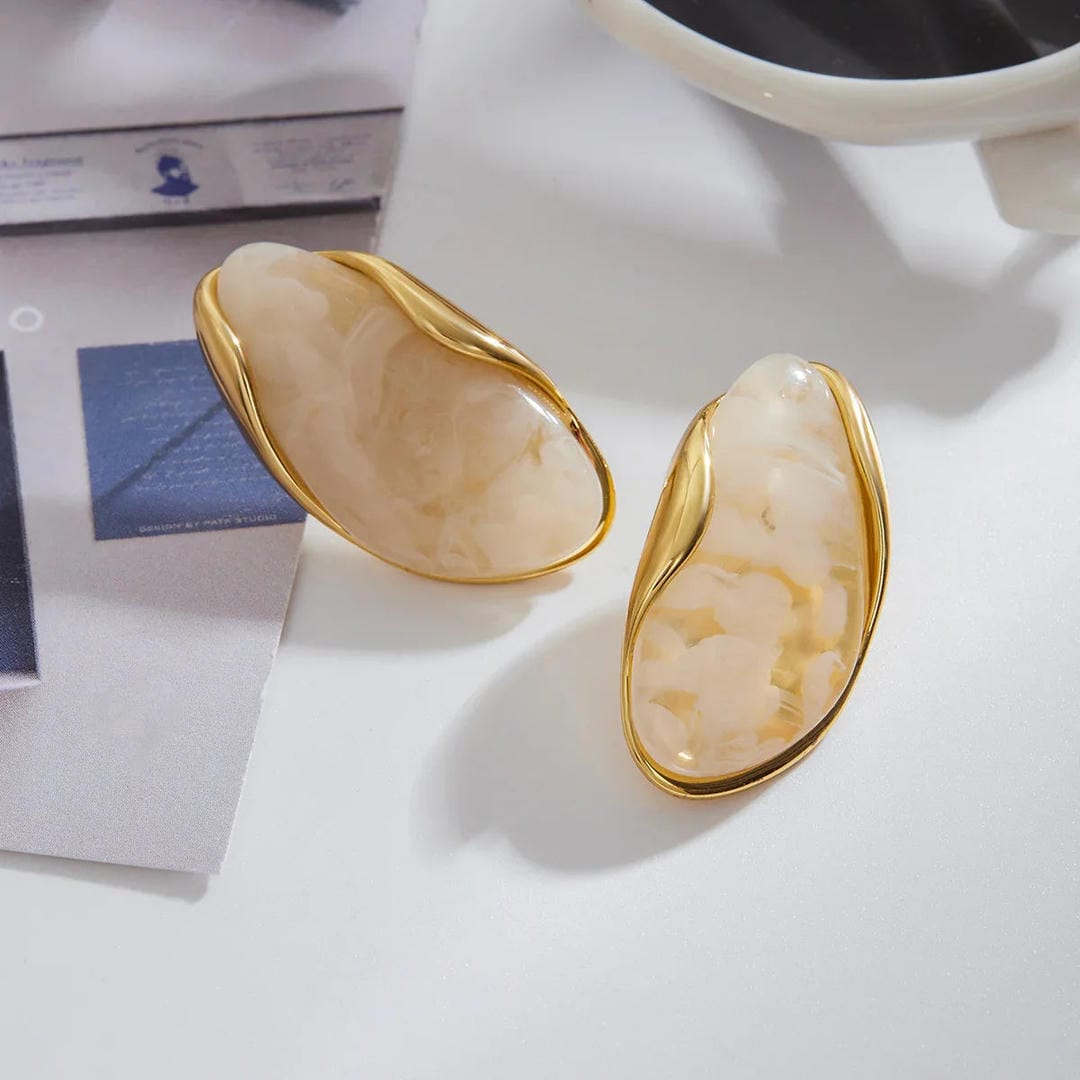 Pendientes pulidos atemporales con gemas – imagen 9