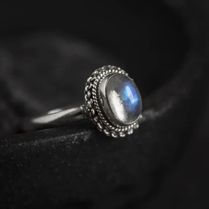 Anillo de piedra de luna con cuerda Carmen, Lucía & Rocío – imagen 2