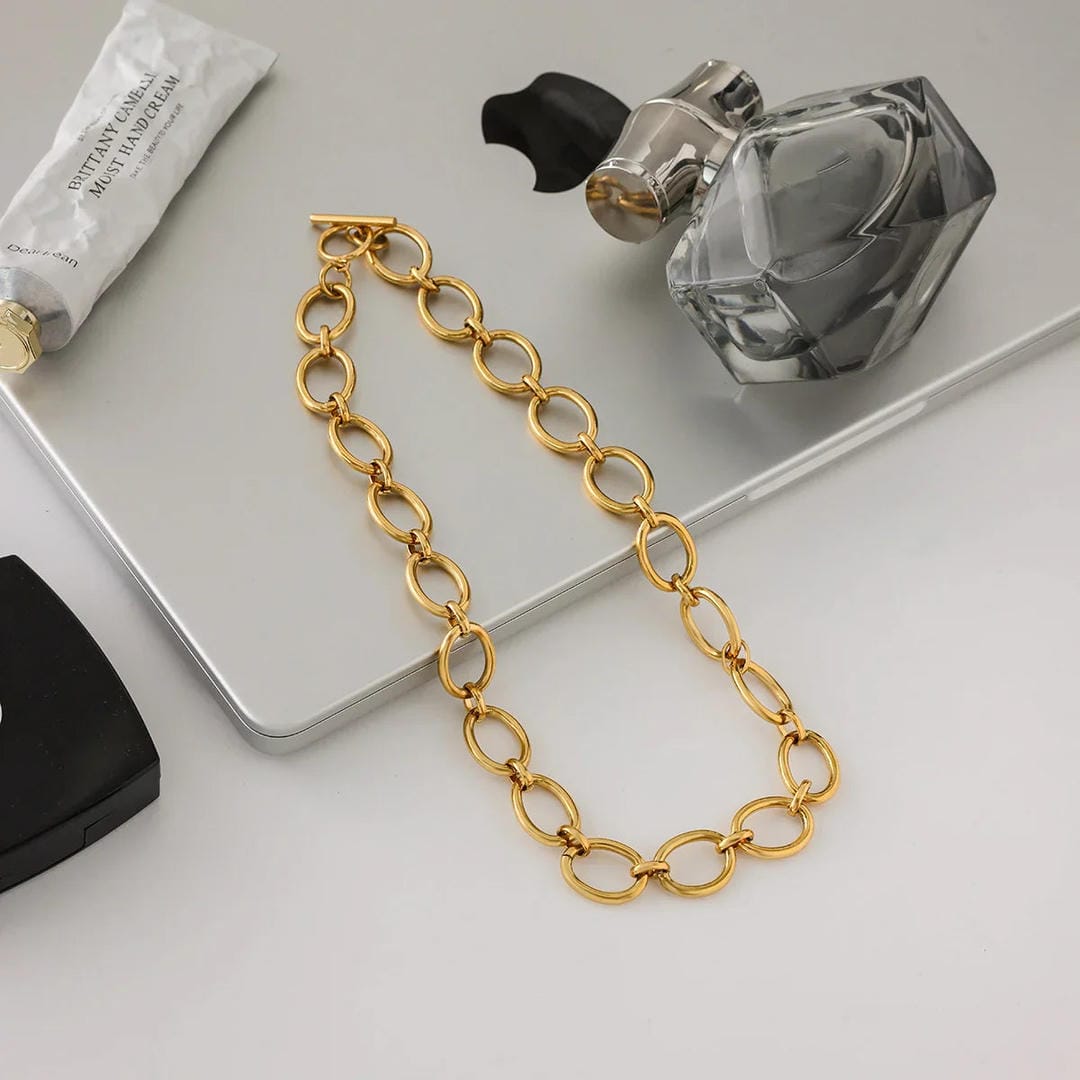Collar de cadena dorada audaz y atemporal – imagen 3