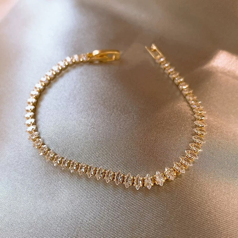 Pulsera de oro radiante en forma de marquesa