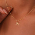 Collar vintage dorado con inicial – imagen 6