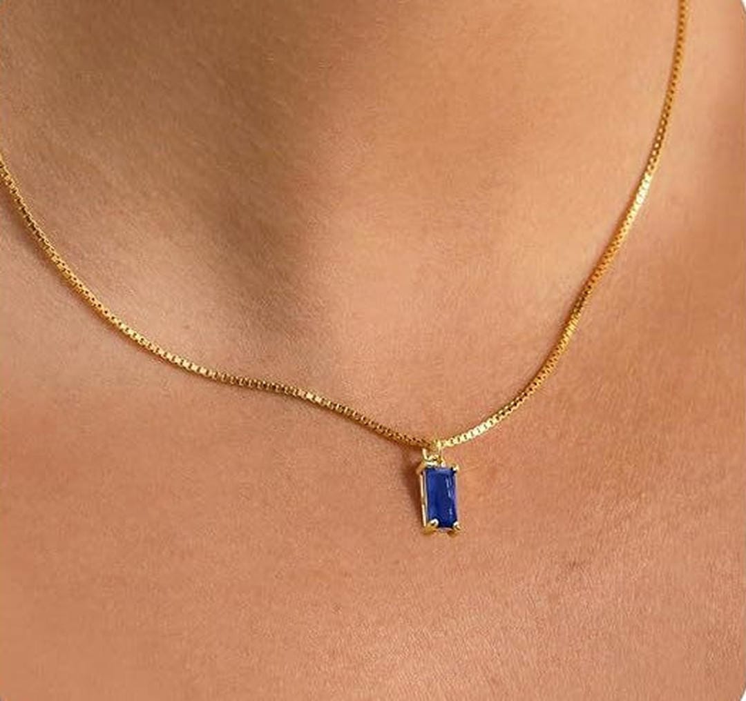 Collar minimalista con colgante de zafiro – imagen 2