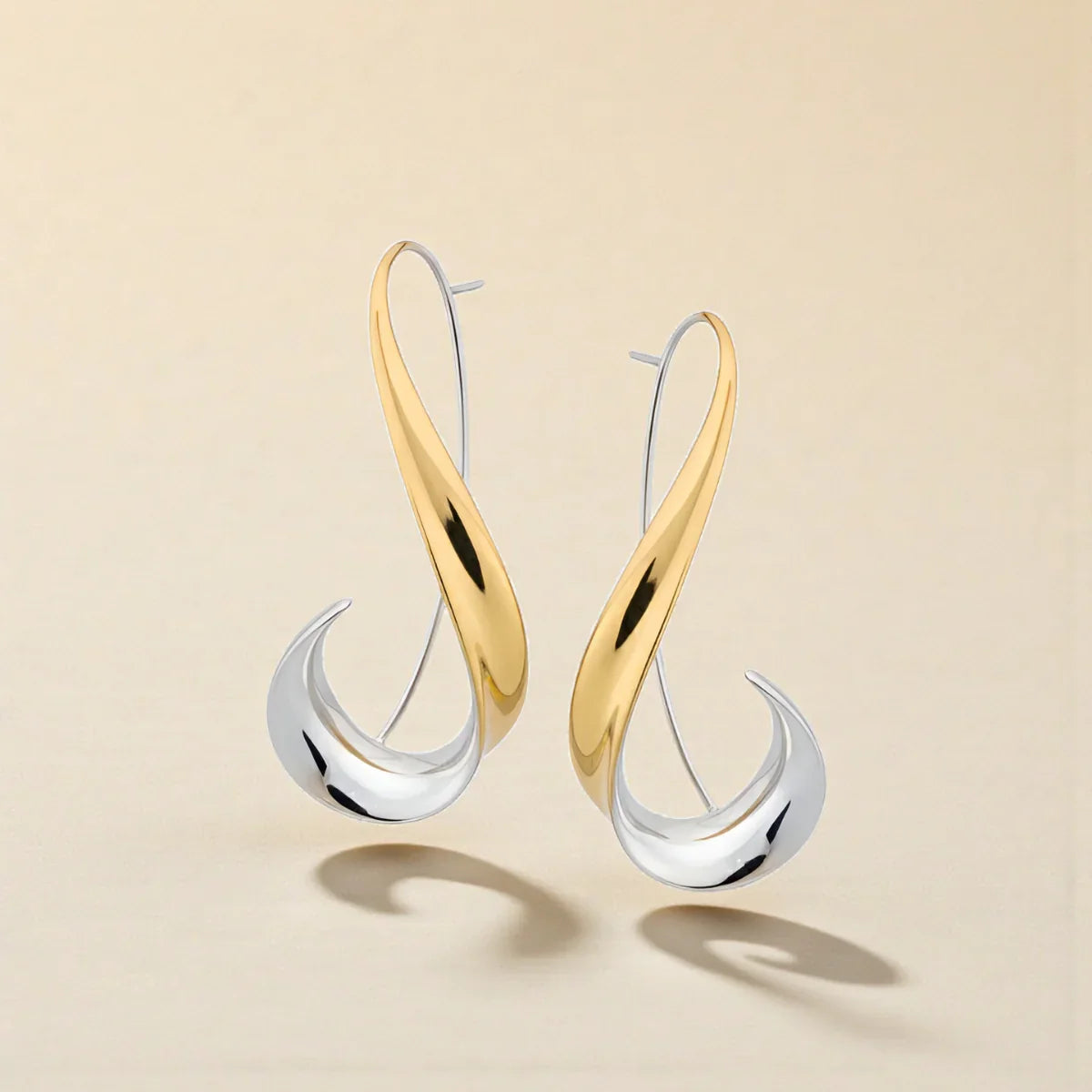 Pendientes dorados atemporales refinados – imagen 2