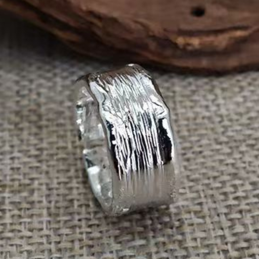 Anillo martillado de plata y oro – imagen 2