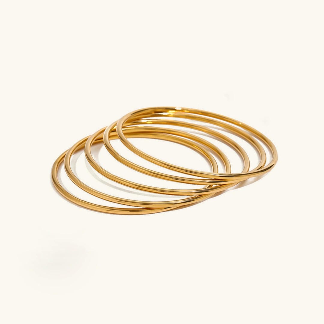 Conjunto de brazaletes dorados apilables y deslumbrantes — Carmen, Lucía & Rocío