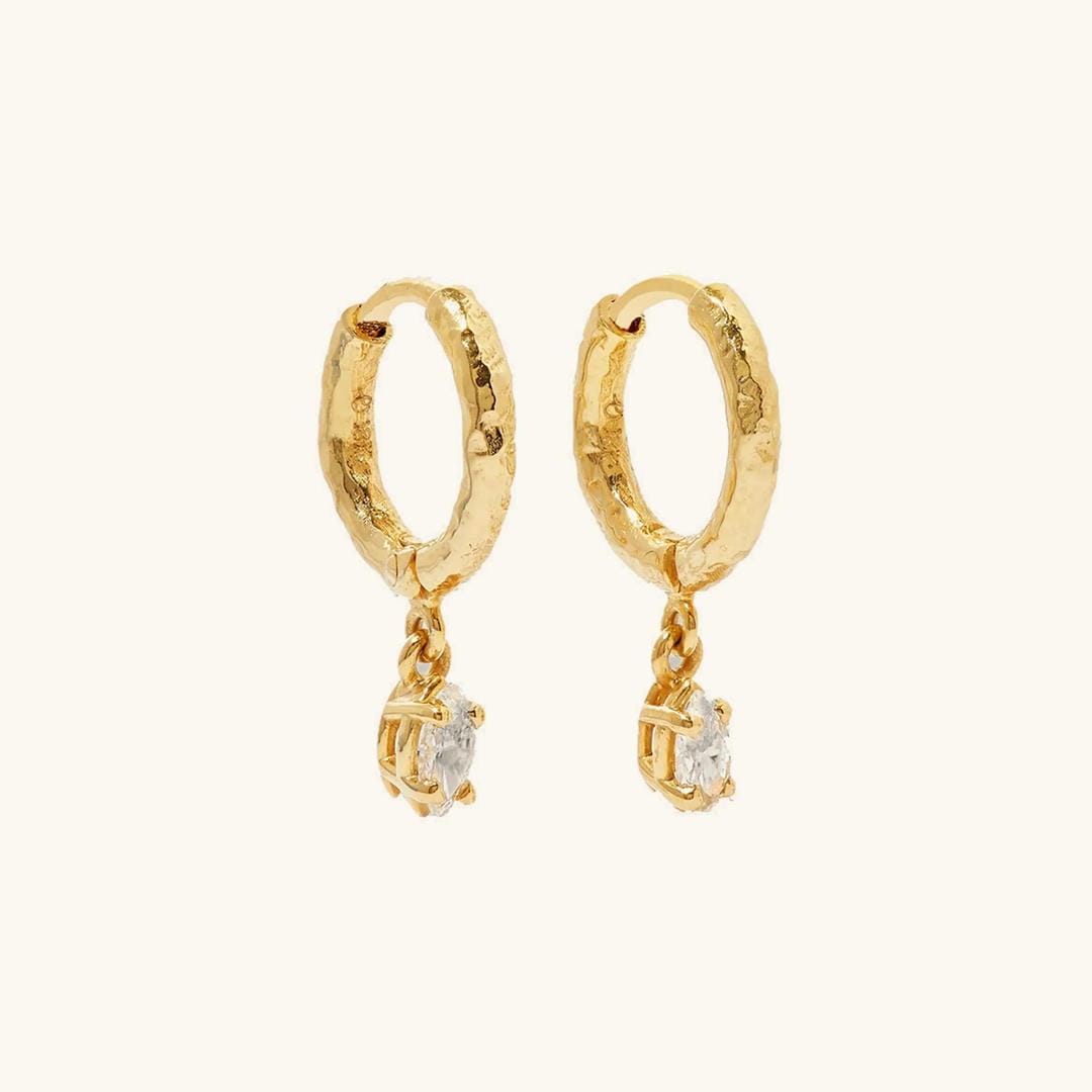 Pendientes de aro martillados de cristal en dorado