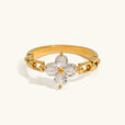 Anillo floral radiante con cristales