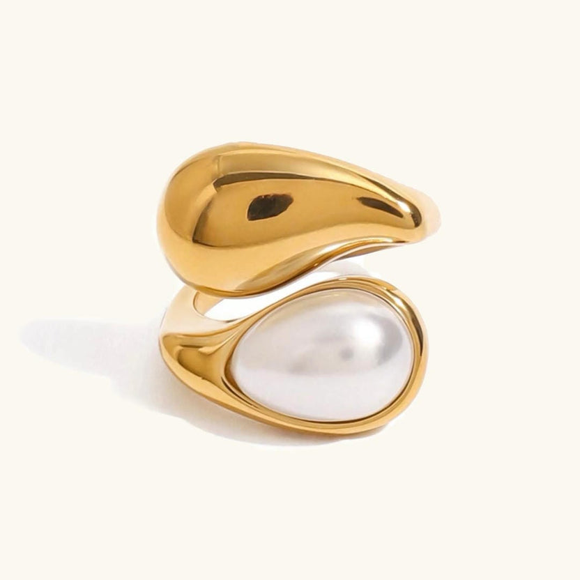 Anillo de oro esculpido con perla deslumbrante Maria