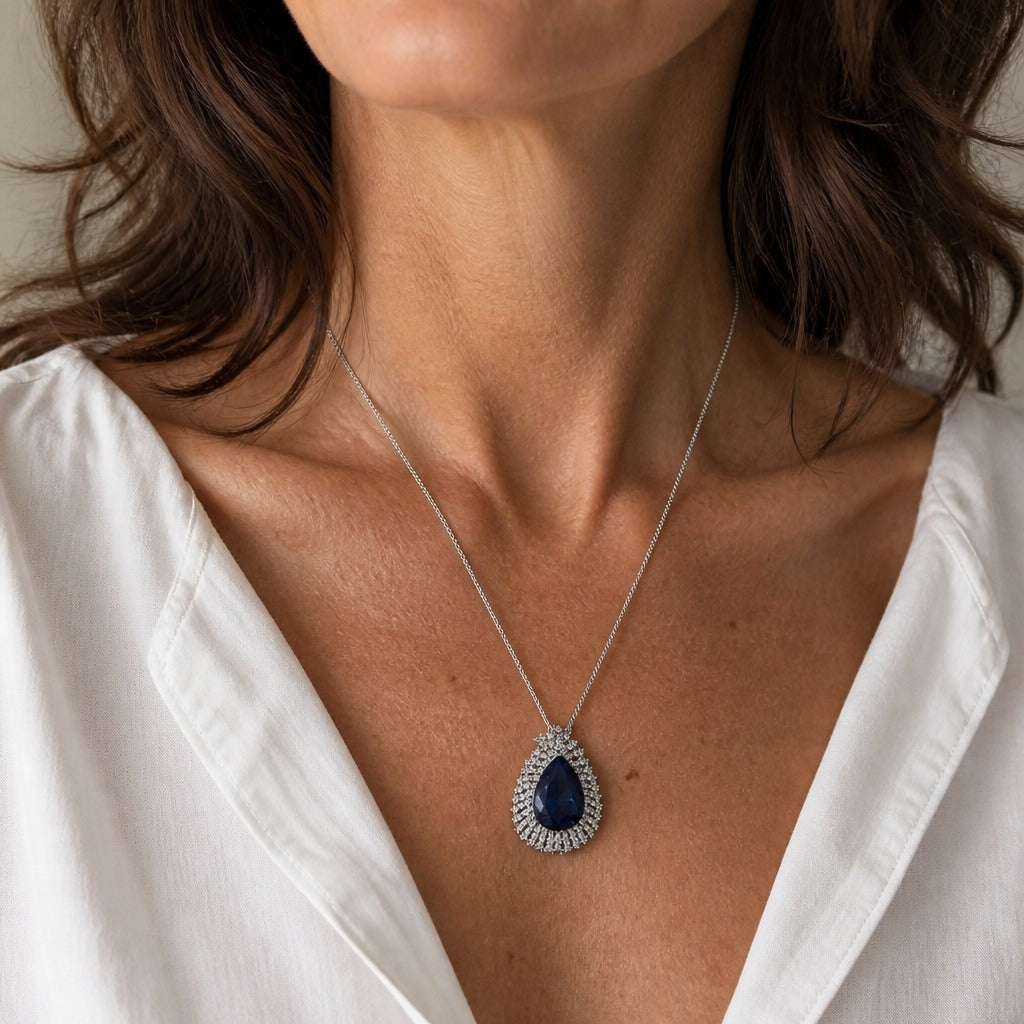 Collar prestigioso con colgante de cristal en forma de lágrima