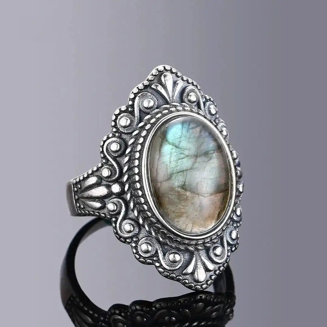 Anillo vintage de plata ornamentado ovalado