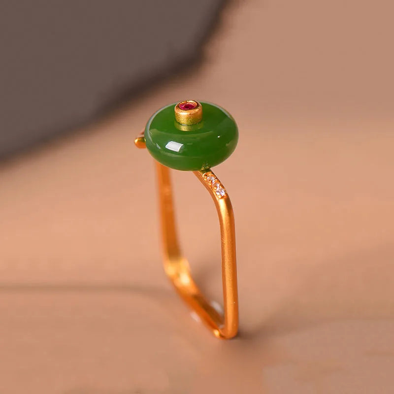 Anillo cuadrado de jade encantador