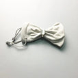 Anillo llamativo ajustable plateado con cabujón blanco – imagen 2