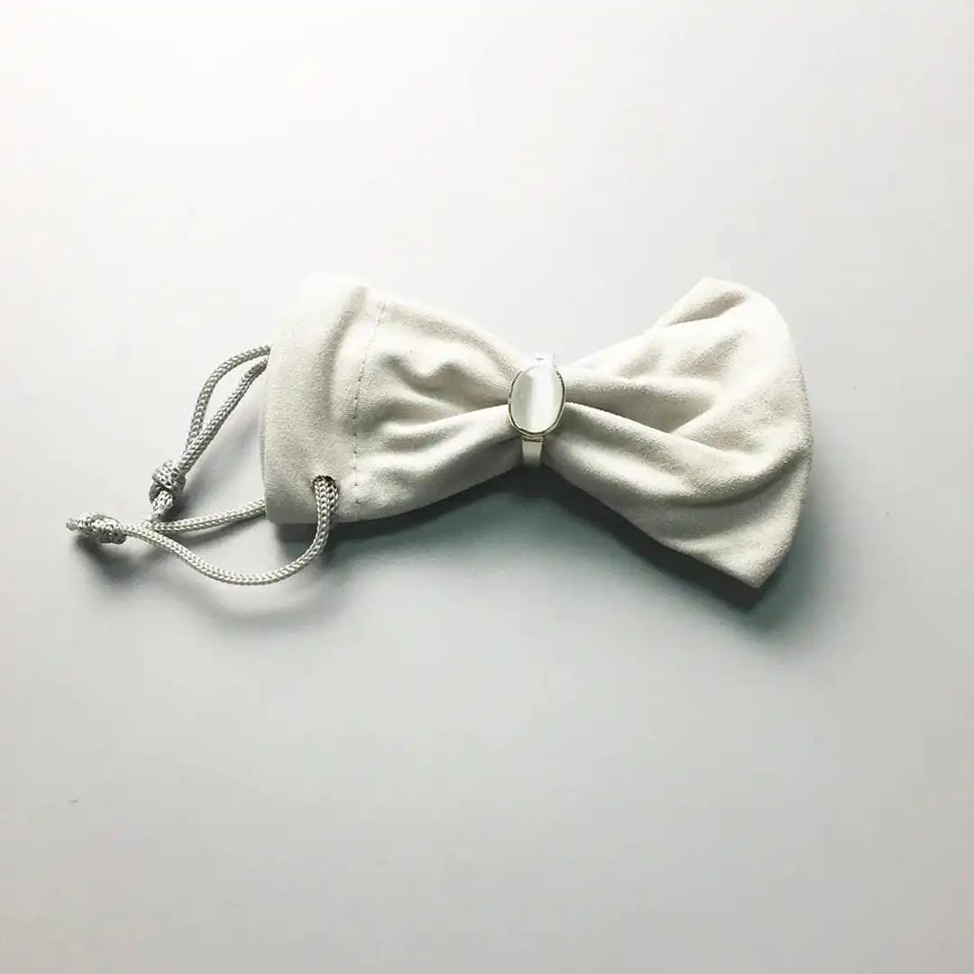 Anillo llamativo ajustable plateado con cabujón blanco – imagen 2