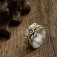 Anillo martillado de plata y oro con peridoto – imagen 2